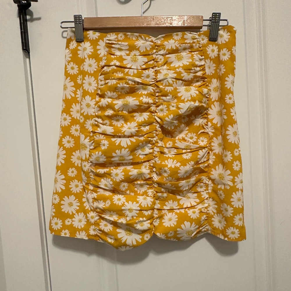 🐧3/$15 or 5/$20 - SHEIN Skirt Yellow and White Rushed Skirt - NWOT